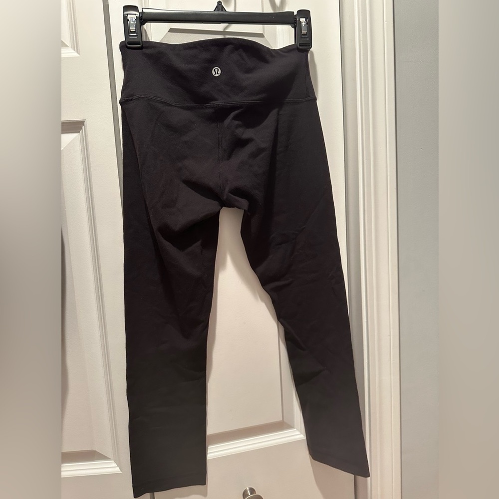 Lululemon wunder under capri.  Mid rise.  Black size 4.